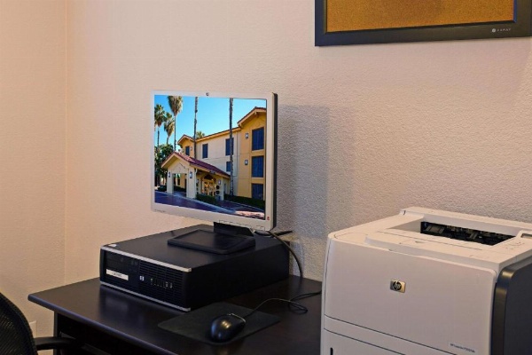 Super 8 by Wyndham San Bernardino image 15